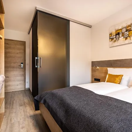 Der Burgblick-Adults Only Hotel Werfen Exterior photo