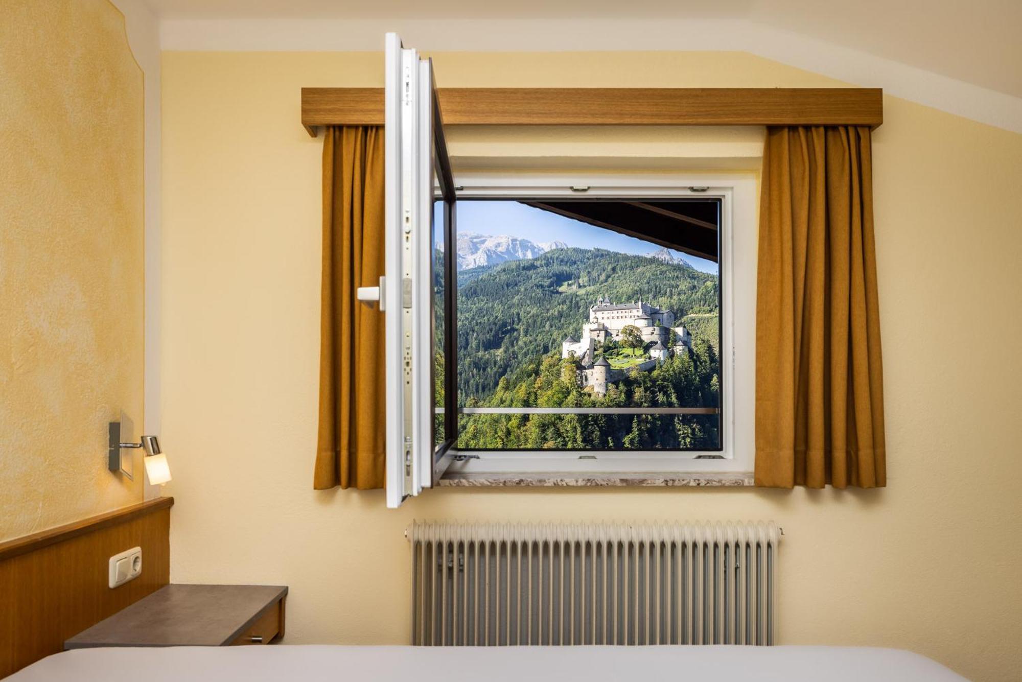 Hotel Der Burgblick-adults Only Werfen
